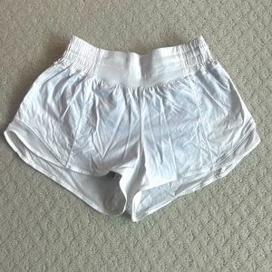 Lululemon White Hotty Hot Low-Rise Lined Short 2.5"